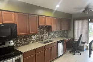9828 Bubbling Brook Ct, Oviedo, FL 32765 - Photo 6