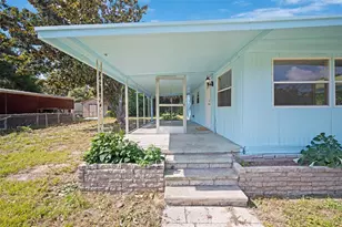 1389 NW 7th Ln, Lake Panasoffkee, FL 33538 - Photo 6