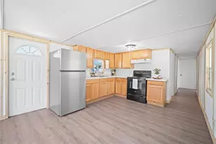 1389 NW 7th Ln, Lake Panasoffkee, FL 33538 - Photo 12