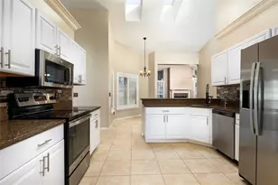 1058 Almond Tree Cir, Orlando, FL 32835 - Photo 4