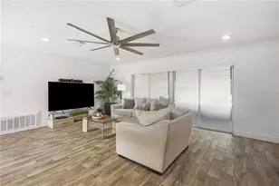 2067 E Barlington Dr, Deltona, FL 32725 - Photo 14