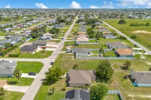 2904 NE 4th Pl, Cape Coral, FL 33909 - Photo 42