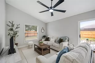 4040 Eagle Feather Dr, Orlando, FL 32829 - Photo 8