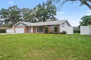 2135 NE 6th Pl, Ocala, FL 34470 - Photo 2