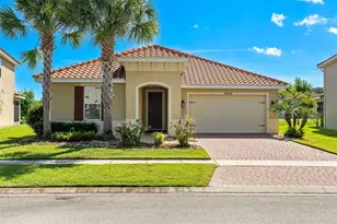 3906 Carrick Bend Dr, Kissimmee, FL 34746 - Photo 2
