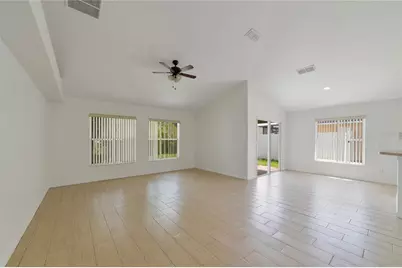 2743 Eagle Canyon Drive S, Kissimmee, FL 34746 - Photo 4