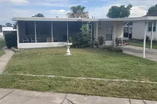 1403 Lakeview Dr, Tavares, FL 32778 - Photo 1