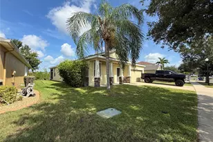 1751 Bonita Bluff Ct, Ruskin, FL 33570 - Photo 4