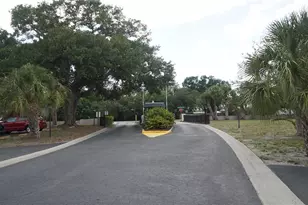 3312 Ramblewood Pl, Sarasota, FL 34237 - Photo 4