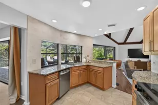 3935 Country View Ln, Sarasota, FL 34233 - Photo 4