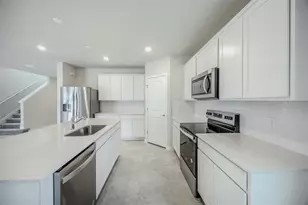 6107 Wooded Brush Aly, Saint Cloud, FL 34771 - Photo 4