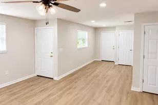 3058 Palmadelia Ave, Sarasota, FL 34234 - Photo 4