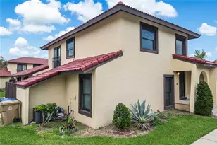 447 Hunter Cir, Kissimmee, FL 34758 - Photo 2