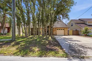 10207 N Hyaleah Rd, Tampa, FL 33617 - Photo 2