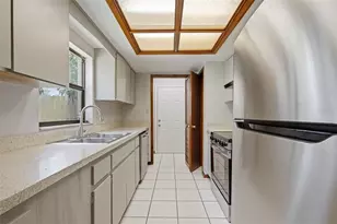 10207 N Hyaleah Rd, Tampa, FL 33617 - Photo 14