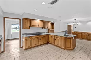 2215 Bradford Ct, Orlando, FL 32806 - Photo 6