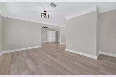 763 65th Avenue S, Saint Petersburg, FL 33705 - Photo 2