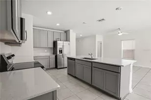 1721 White Water Ct, Davenport, FL 33837 - Photo 6