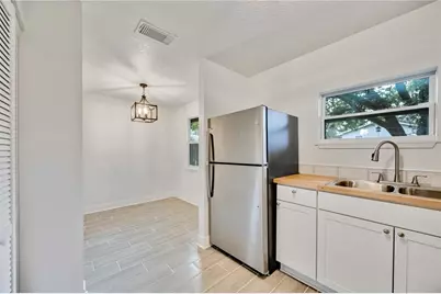 5433 579 Highway #A, Seffner, FL 33584 - Photo 4
