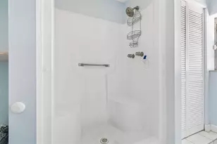 1719 Julian Ln Dr, Tampa, FL 33619 - Photo 12