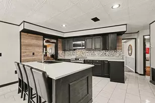9027 Bonnet Way, Weeki Wachee, FL 34613 - Photo 4