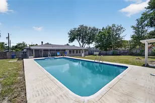 577 Parkdale Ct, Deland, FL 32724 - Photo 2