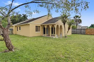 1061 Manigan Ave, Oviedo, FL 32765 - Photo 14