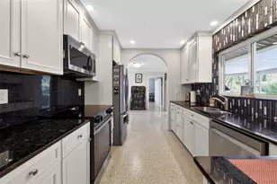 100 59th Ave S, Saint Petersburg, FL 33705 - Photo 18