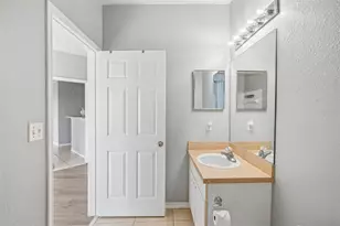 4333 Bayside Village Dr, Tampa, FL 33615 - Photo 20