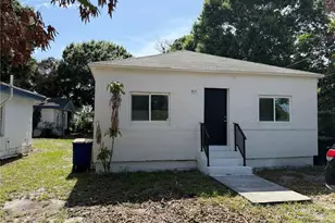 911 N 21st St, Fort Pierce, FL 34950 - Photo 1