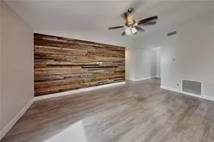 2709 Mnr Hl Dr, Brandon, FL 33511 - Photo 2