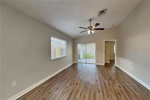 530 Scarlet Maple Ct, Plant City, FL 33563 - Photo 2