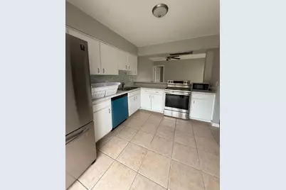 5104 Springwater Court, Tampa, FL 33624 - Photo 4