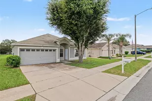 7947 Merchantville Cir, Zephyrhills, FL 33540 - Photo 2