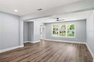 707 Aberdeen Cir, Tampa, FL 33617 - Photo 10