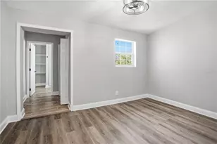 707 Aberdeen Cir, Tampa, FL 33617 - Photo 14