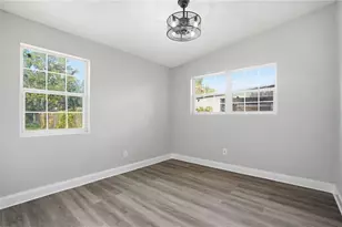 707 Aberdeen Cir, Tampa, FL 33617 - Photo 20
