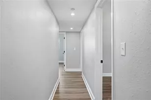 707 Aberdeen Cir, Tampa, FL 33617 - Photo 12