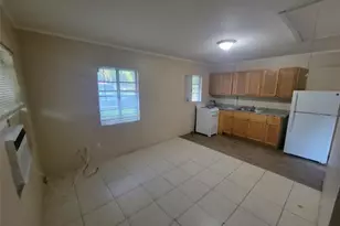 729 E Carolina Ave, Deland, FL 32724 - Photo 2