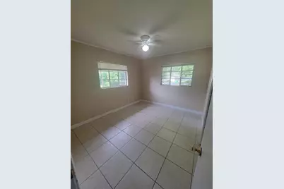 729 E Carolina Avenue, Deland, FL 32724 - Photo 4