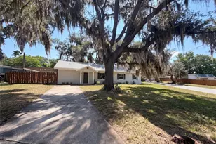 900 Oak Dr, Leesburg, FL 34748 - Photo 1
