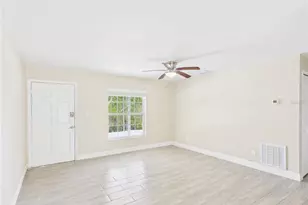 2800 E 113th Ave, Tampa, FL 33612 - Photo 2