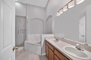 8376 Lake Amhurst Tr, Orlando, FL 32829 - Photo 18