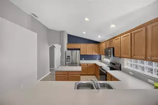 8376 Lake Amhurst Tr, Orlando, FL 32829 - Photo 12