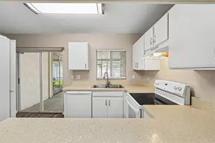 2125 Fluorshire Dr, Brandon, FL 33511 - Photo 8