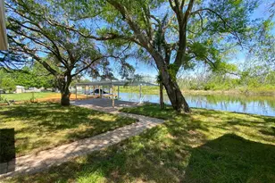 28046 Lois Dr, Tavares, FL 32778 - Photo 2