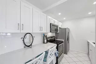 117 7th St N, Bradenton Beach, FL 34217 - Photo 10