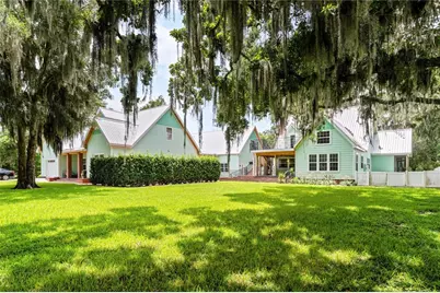 2424 E New York Avenue, Deland, FL 32724 - Photo 2