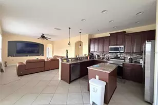 589 Blue Cypress Dr, Groveland, FL 34736 - Photo 4