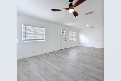 200 Lewis Boulevard SE, Saint Petersburg, FL 33705 - Photo 8